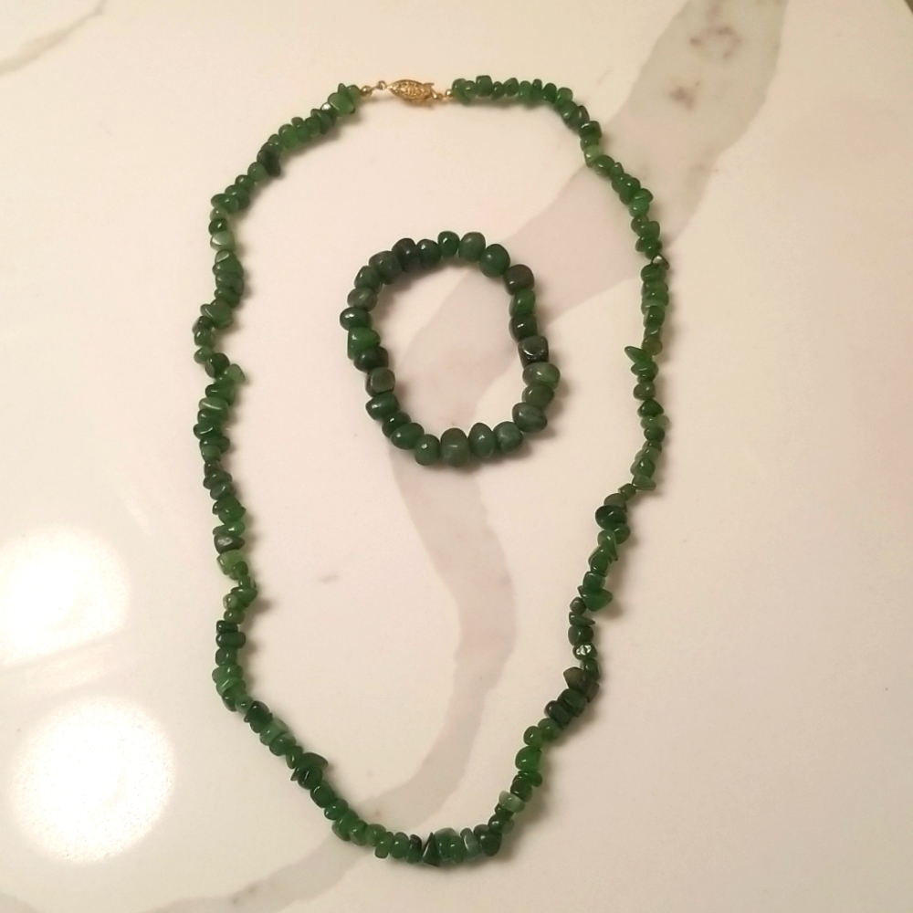 Jade necklace and stretch bracelet